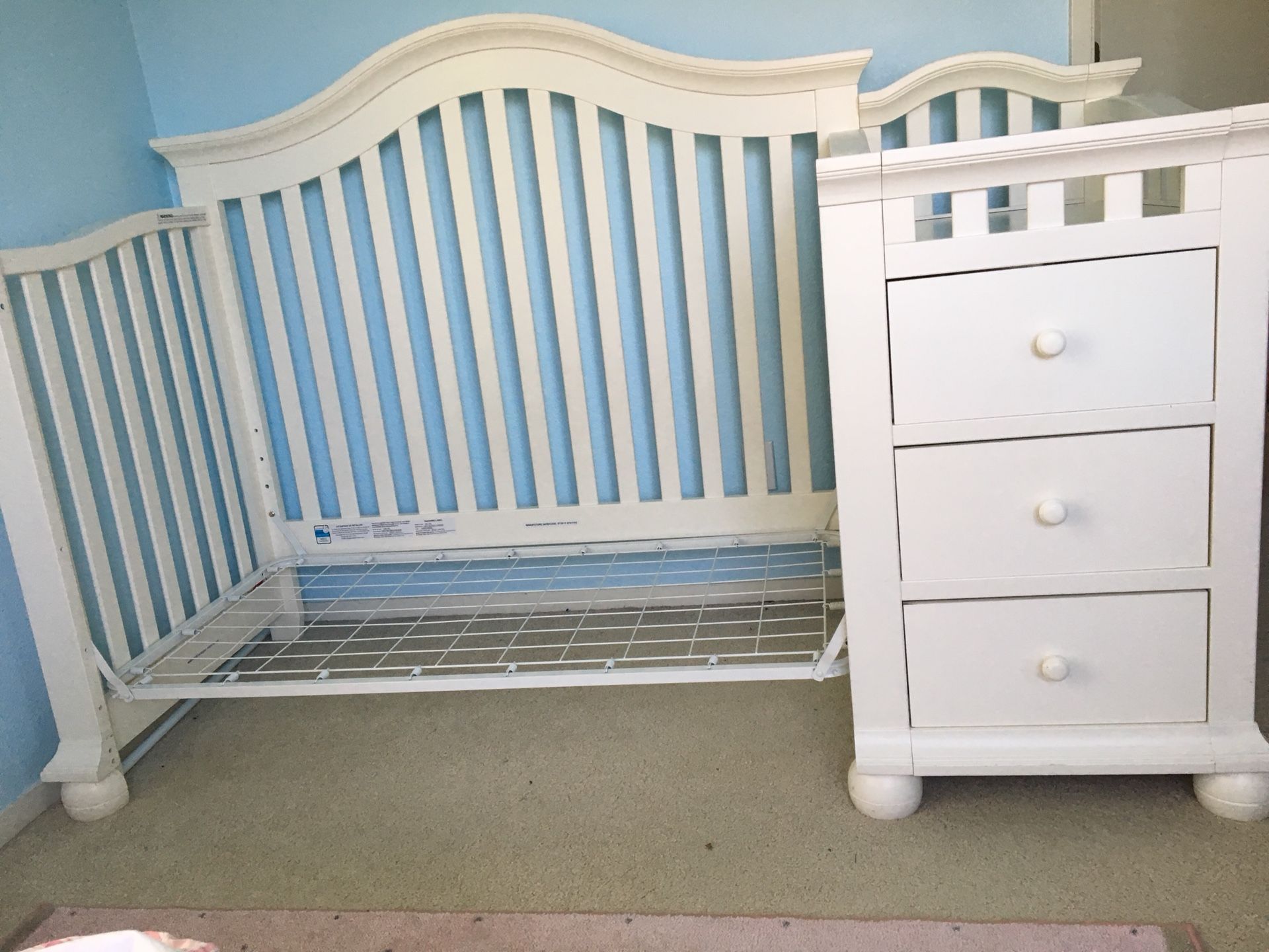 Sorelle Cape Cod 4 in 1 Crib and Changer French White