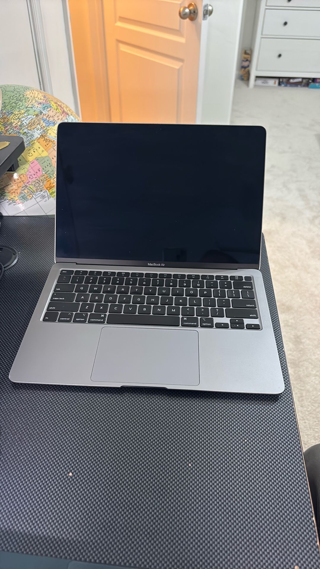 MacBook Air 13” (2019, 8GB RAM, 128GB SSD)