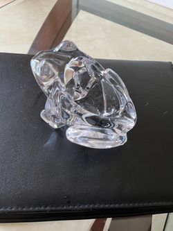 This is a vintage Art Vannes France clear lead crystal frog catchall trinket dish.