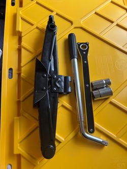 Spare Tire Tool Kit – Jack, Lug Wrench & Sockets