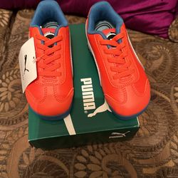 Children’s Puma Tennis shoe
