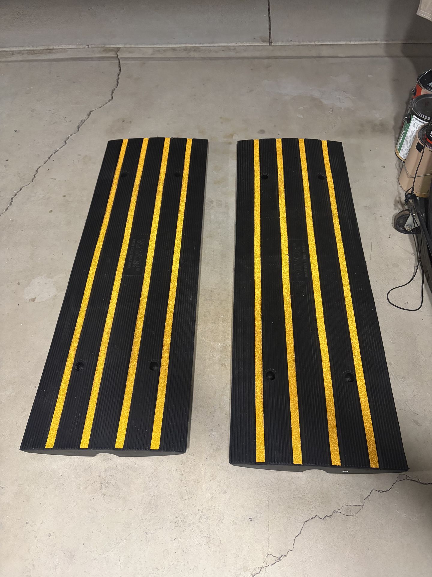 Like New- (2) Rubber Driveway Curb Ramp Garage Sidewalk Ramp Wheelchair Ramp