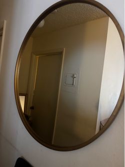 Selling a mirror in excellent condition.