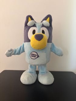 Bluey Dance and Play 14" Animated Plush with Phrases and Songs