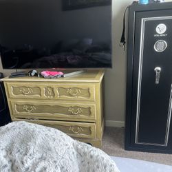 Dressers And Night Stands 