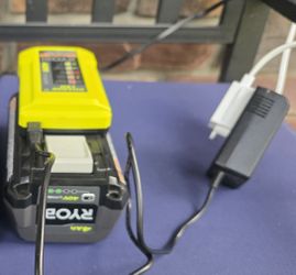 RYOBI 40V HP Brushless Cordless Carbon Fiber Shaft + Trimmer attachment + 4AH battery + Charger