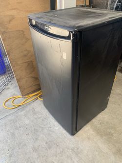 Small black refrigerator in good condition everything works