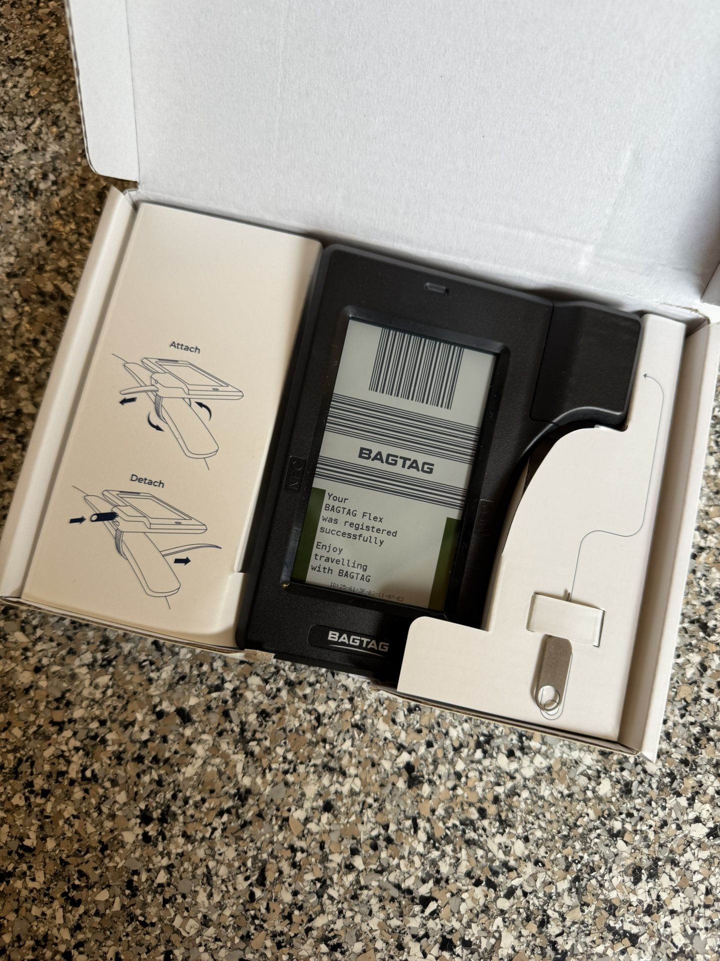 NIB Bagtag Flex Batteryless Electronic Luggage Tag App Control Flexible Black