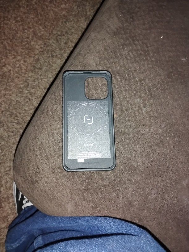 MagBak Compac Black iPhone 15 Pro Max.