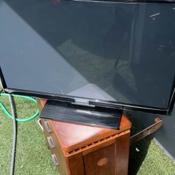 Samsung TV- Remote Included 