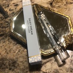 MJacobs https://offerup.com/redirect/?o=UGFyZnVtLk5ldw==