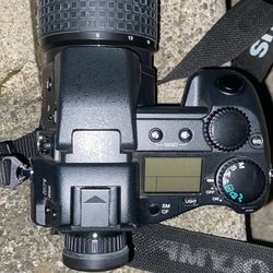 Olympus Camedia E-10 - Digital Camera - SLR - 4.0 MP - 4X Optical Zoom - Black