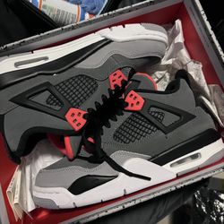 Jordan 4s