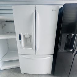 White Refrigerator Bottom Freezer With Water And Ice Working Properly