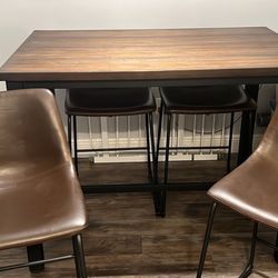 Table With 4 Chairs 