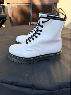 Dr. Martens 1460 lace boots