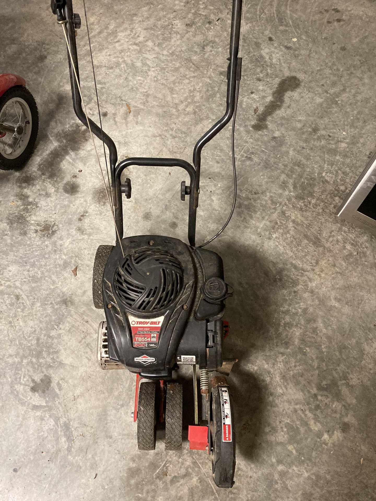 TroyBilt walk behind edger. Model TB554, 140 cc for Sale in Concord