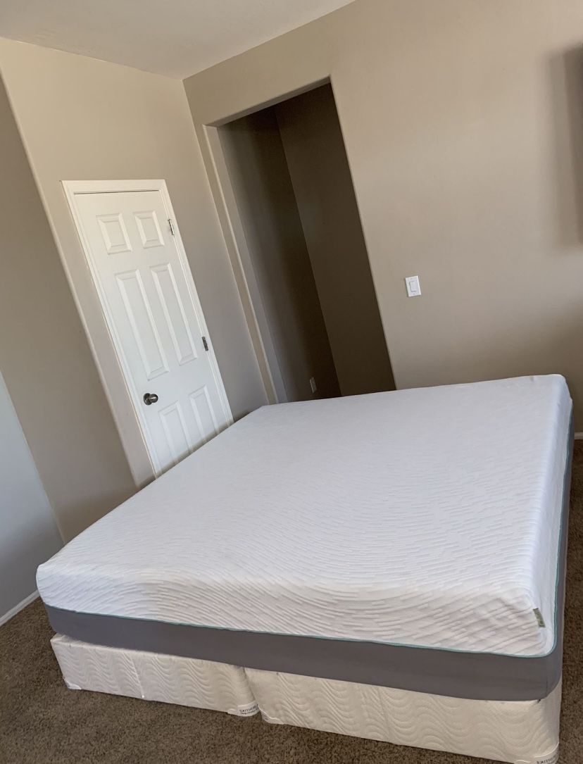 KING MEMORY FOAM MATTRESS AND FREE BOX SPRINGS