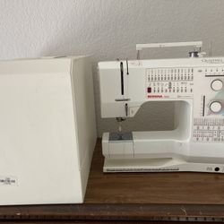 Bernina 1260 Quilters Platinum Edition Sewing Machine