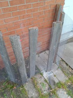 3 Wire Mesh Panels On 2 X 4 Posts