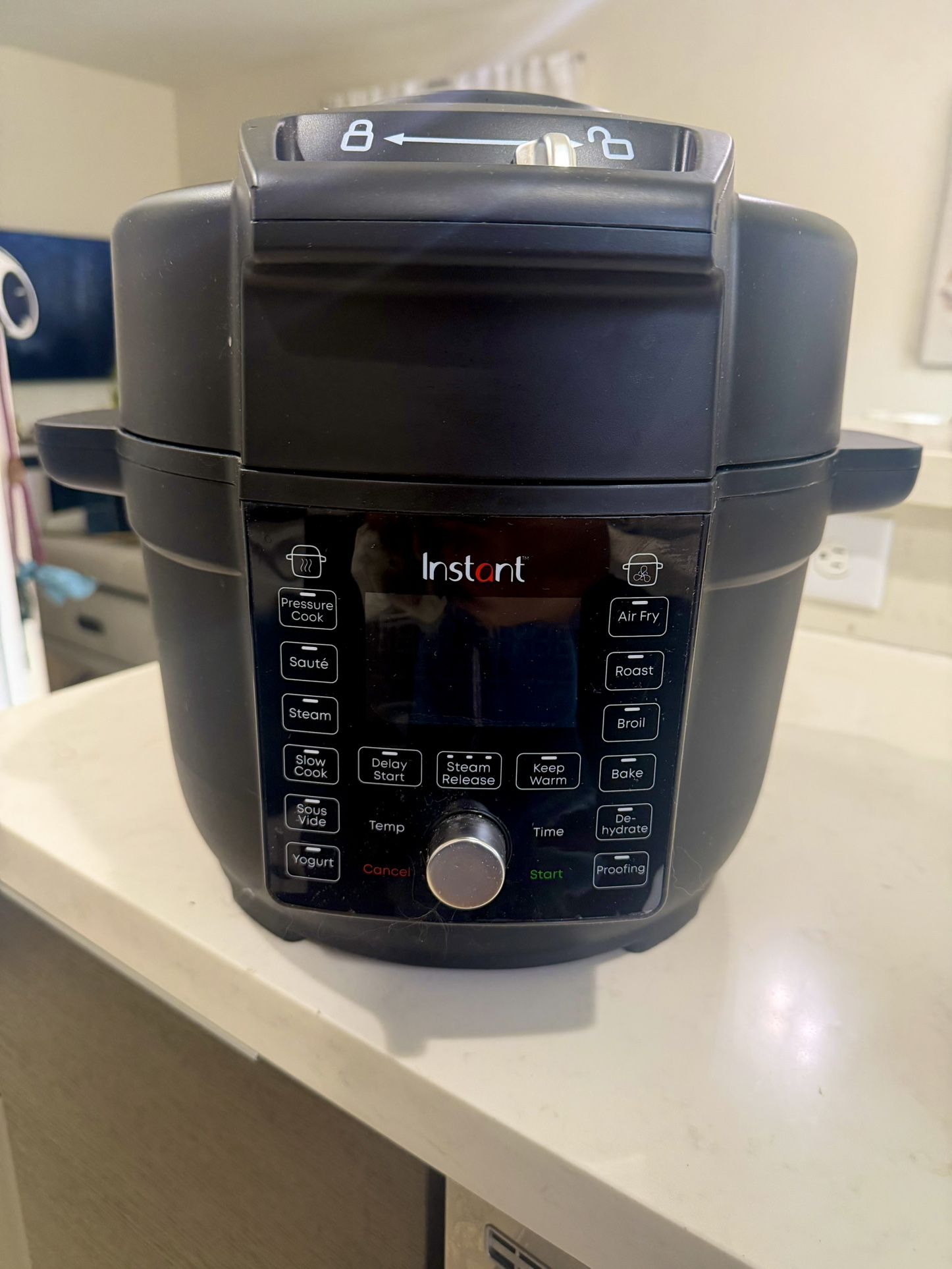 Instant Pot 6.5 Quart Duo Crisp™ Pressure Cooker Basket Air Fryer with Ultimate Lid