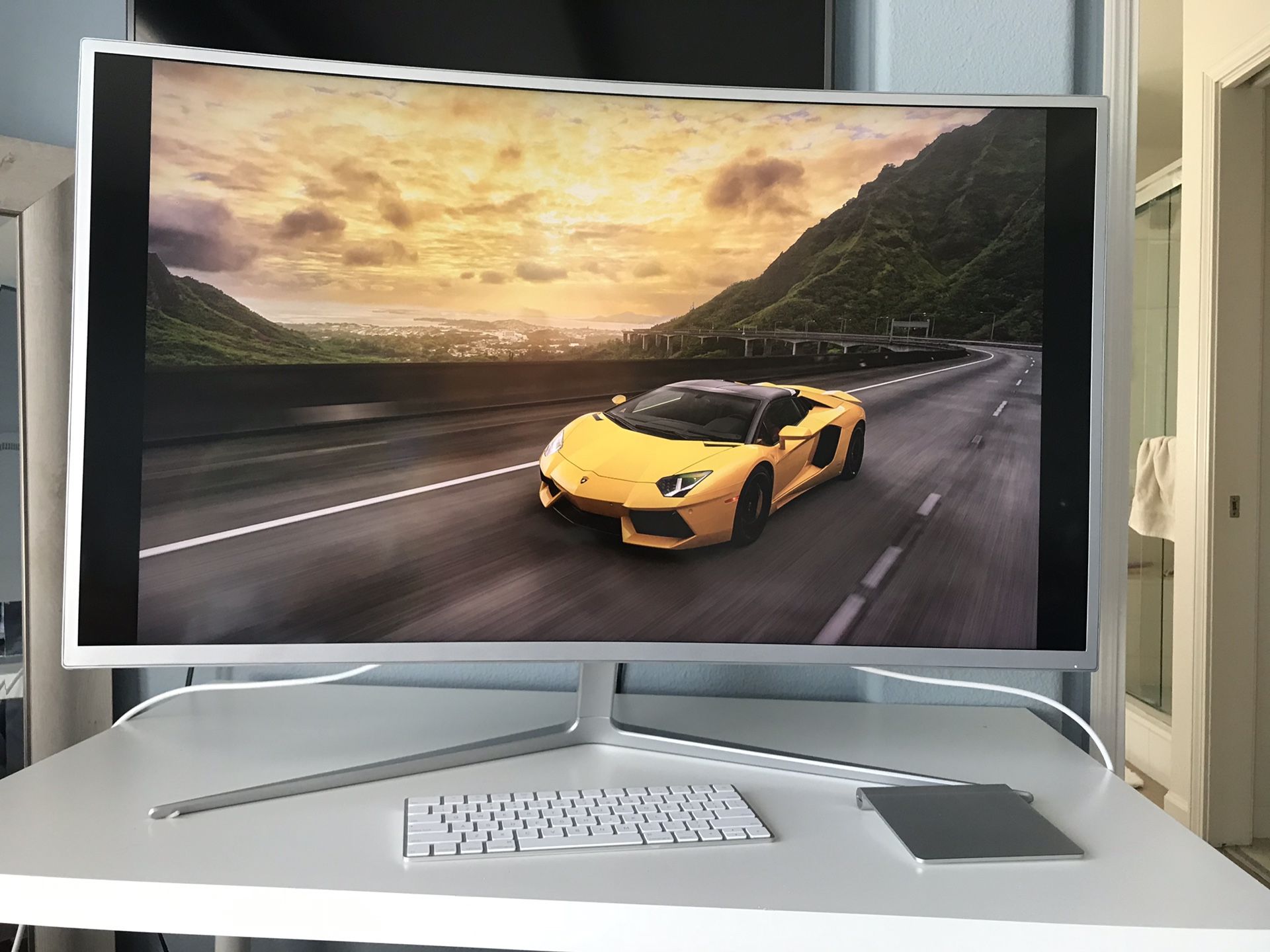 AOC 08 series C4008VU8 40 inch LED Curved 4K UHD Monitor Whitesilver