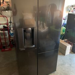 LG Black Stainless Steel Side-by-Side Refrigerator with Ice & Water Dispenser