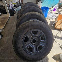 Jeep wrangler JL stock wheels and tires