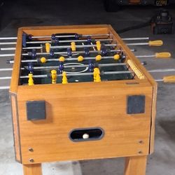 Foosball Table/ Mesa De Futbolito
