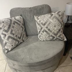 Large Round Swivel Chair 