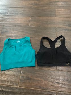 Like new sports bra - size medium juniors