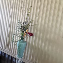 Arreglo Floral con Vase De Metal.