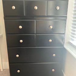 Black chest of drawer
