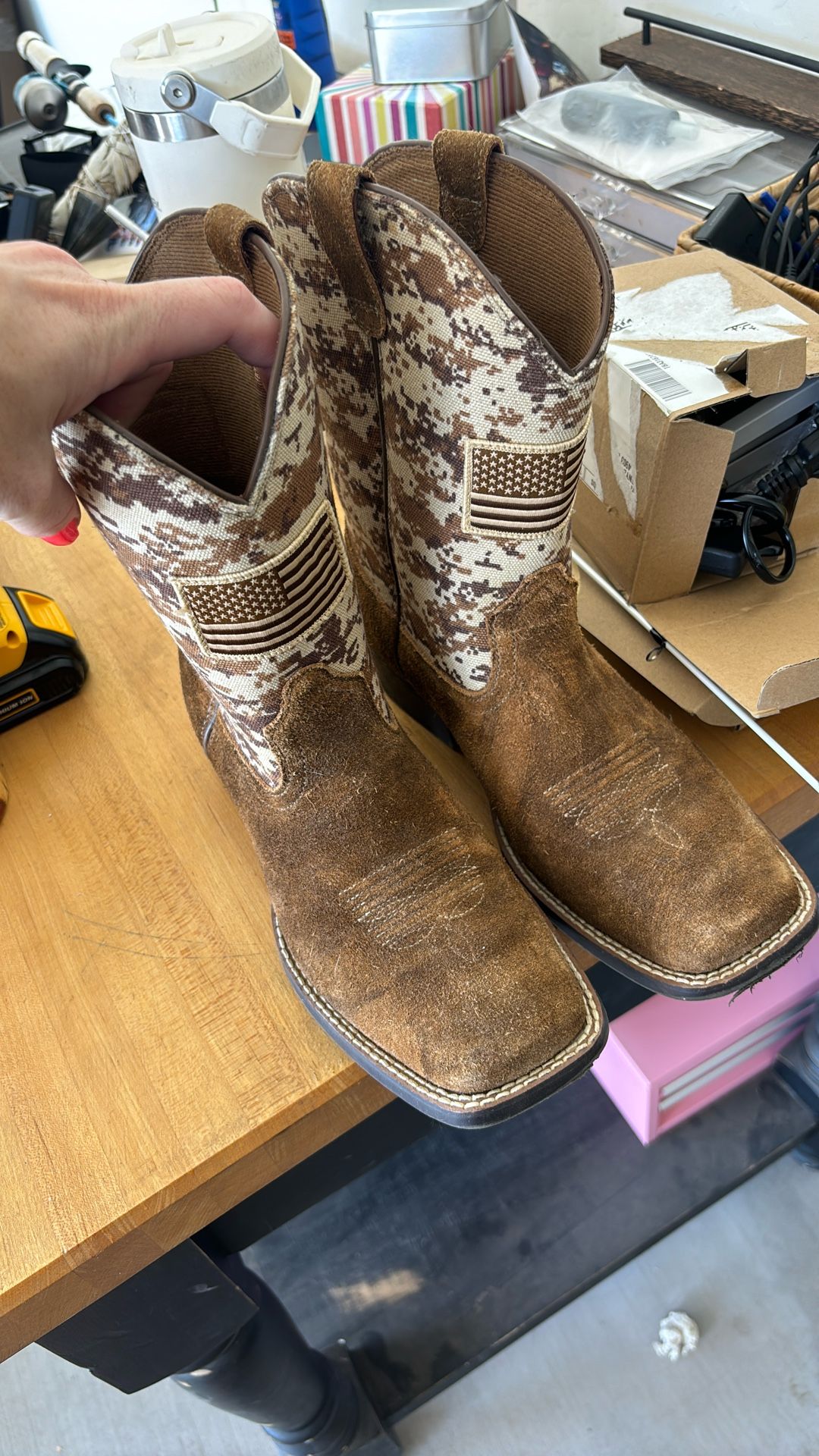 Kids Ariat Boots Size 6