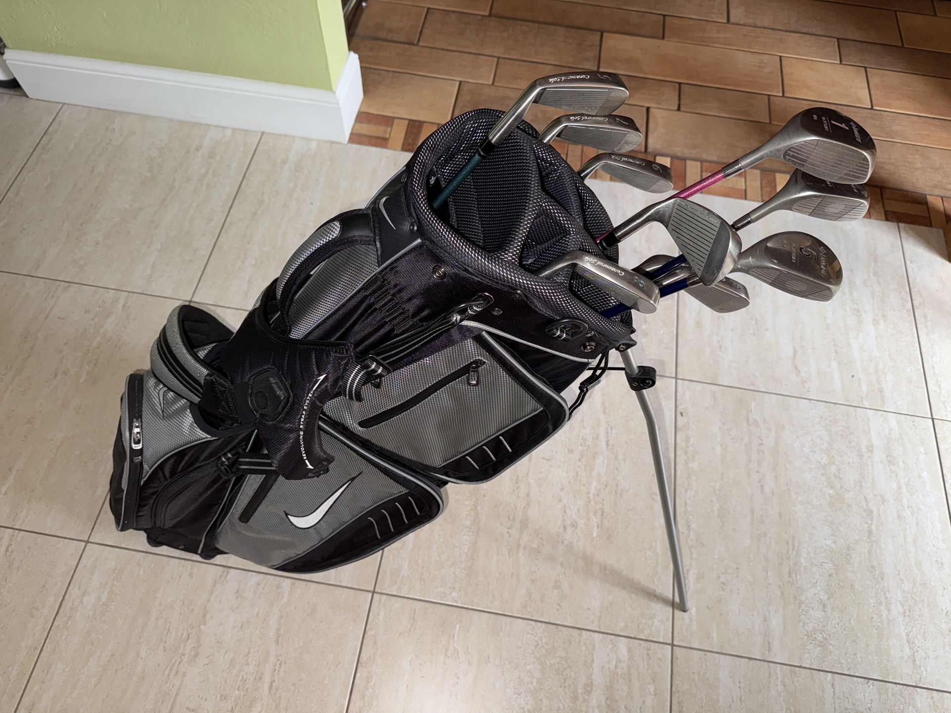 Women’s Golf Club Set and Nike Golf Bag — Knight Advanta and Langert Clubs