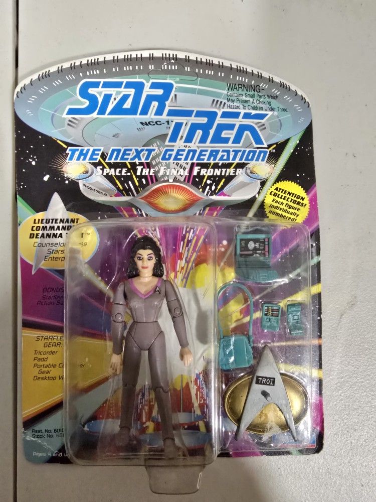 1993 Playmates Star Trek The Next Generation Lieutenant Commander Deanna Troi action figure