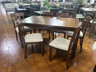 Brand New Kitchen Table With 6 Chairs 