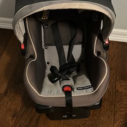 Graco Car Seat/ Base 