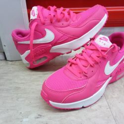 Nike Women's Size 6