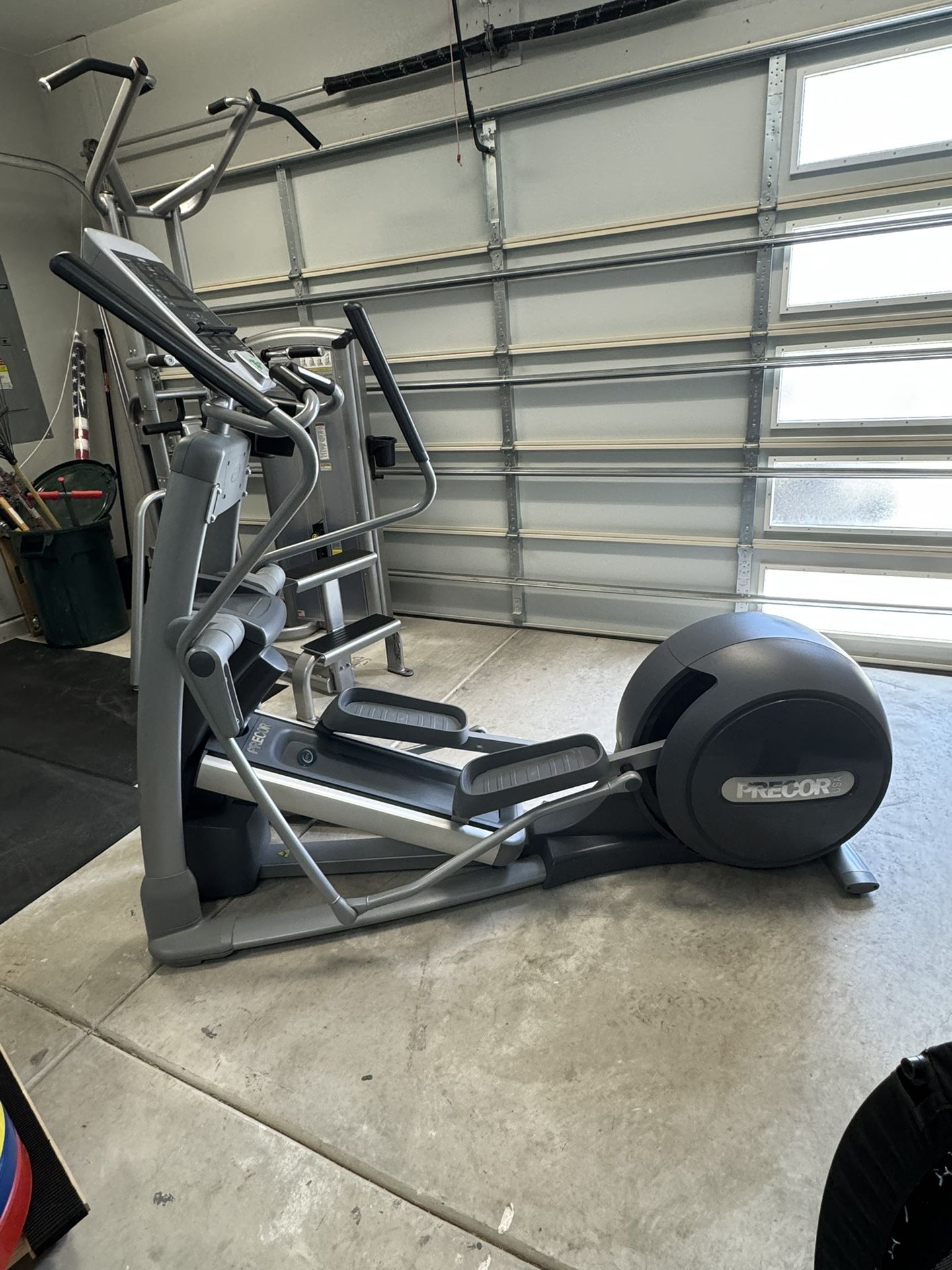 Precor 576i Commercial Total Body EFX elliptical