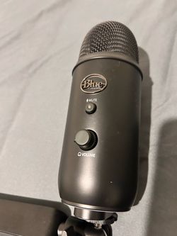 Blue Yeti USB Condenser Microphone and black widow wiress key board
