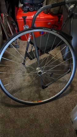 Road bike wheel
