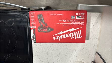 Milwaukee m12 1/4’’ Hex Screwdriver kit