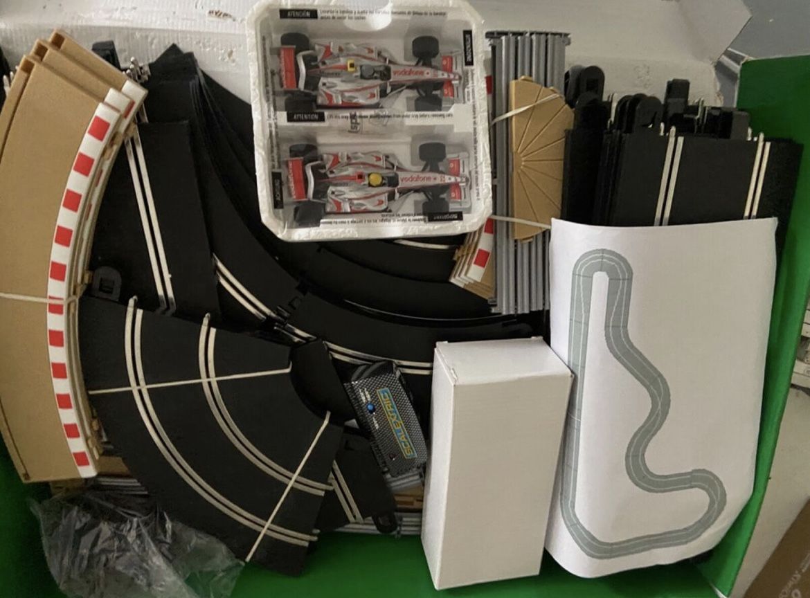 Toy F1 Scalextric - Yas marina Circuit 