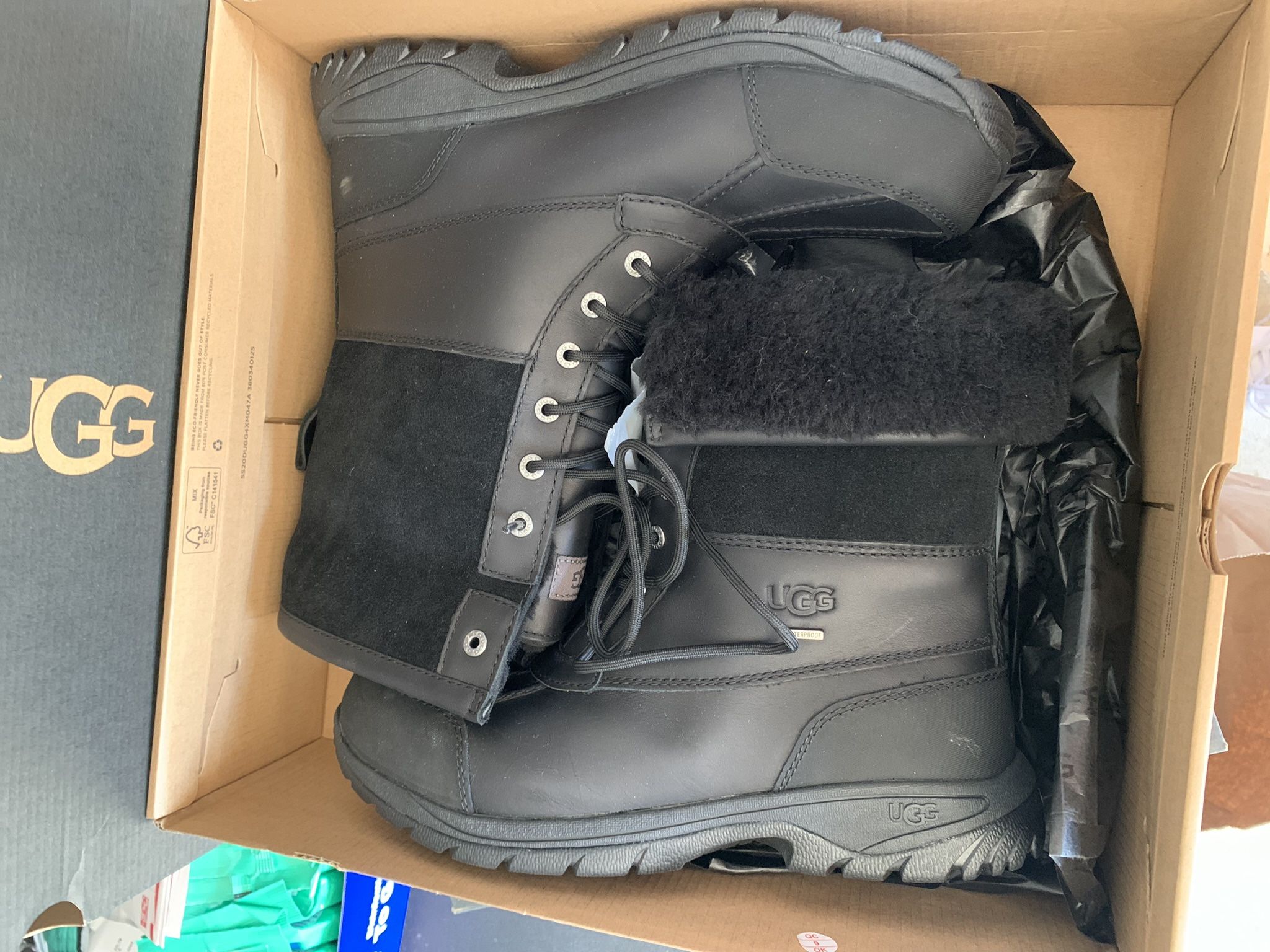Brand NEW Ugg Butte Boots Size 9