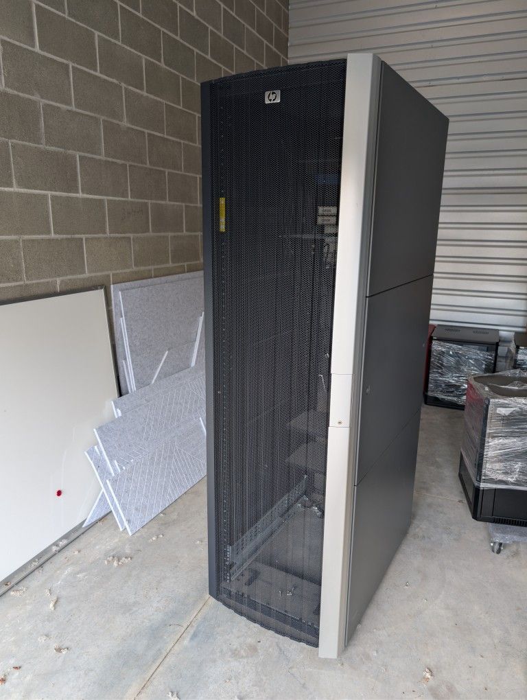 HP 42U Server Rack