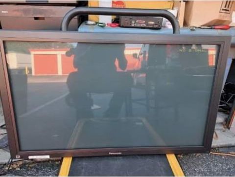 52" Panasonic Flat Screen Tv w/ Wooden Frame - Excellent Condition