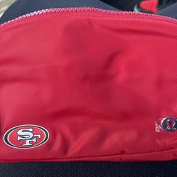 San Francisco 49ers lululemon Everywhere Belt Bag 
