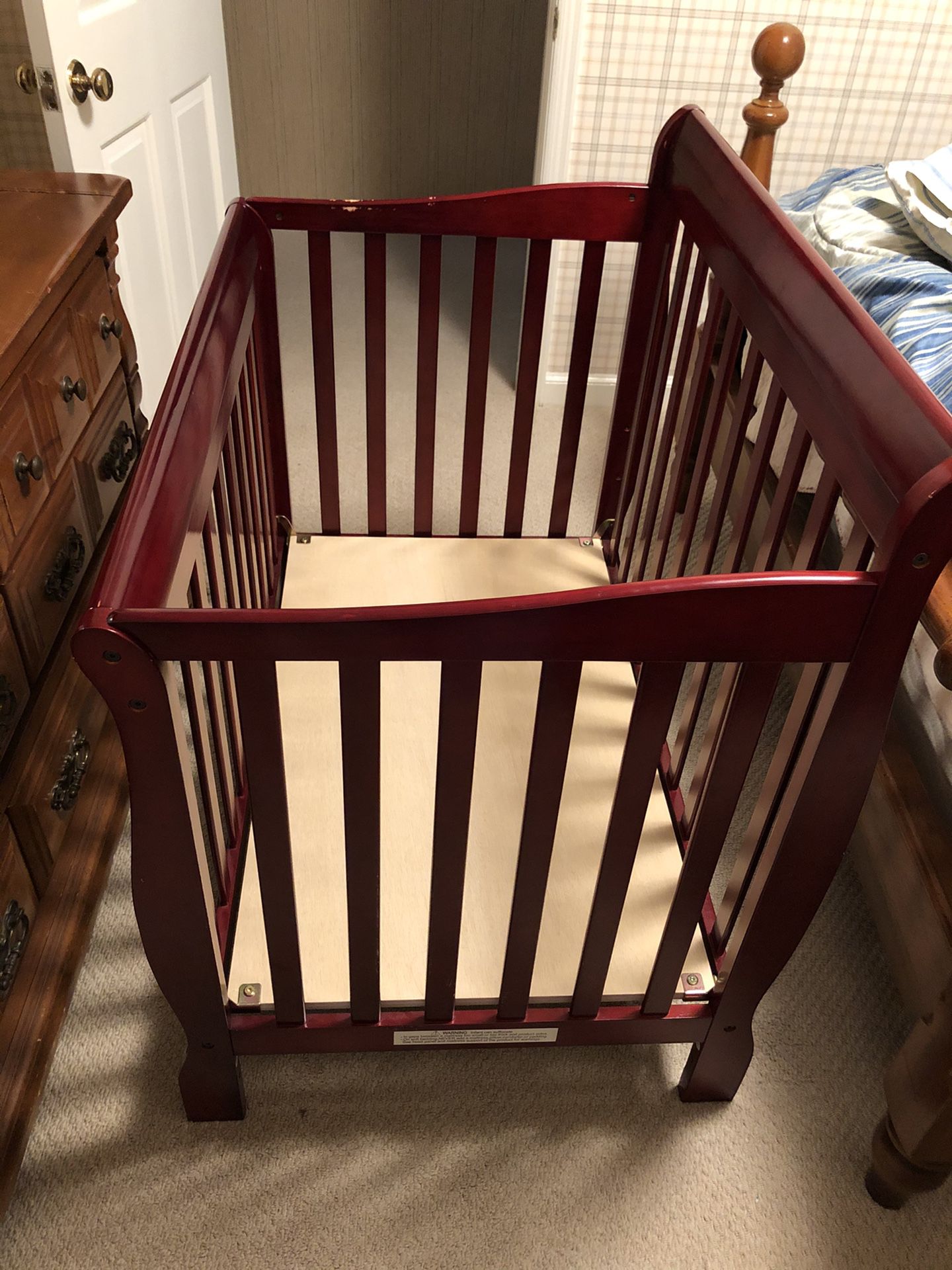 Mini crib with mattress