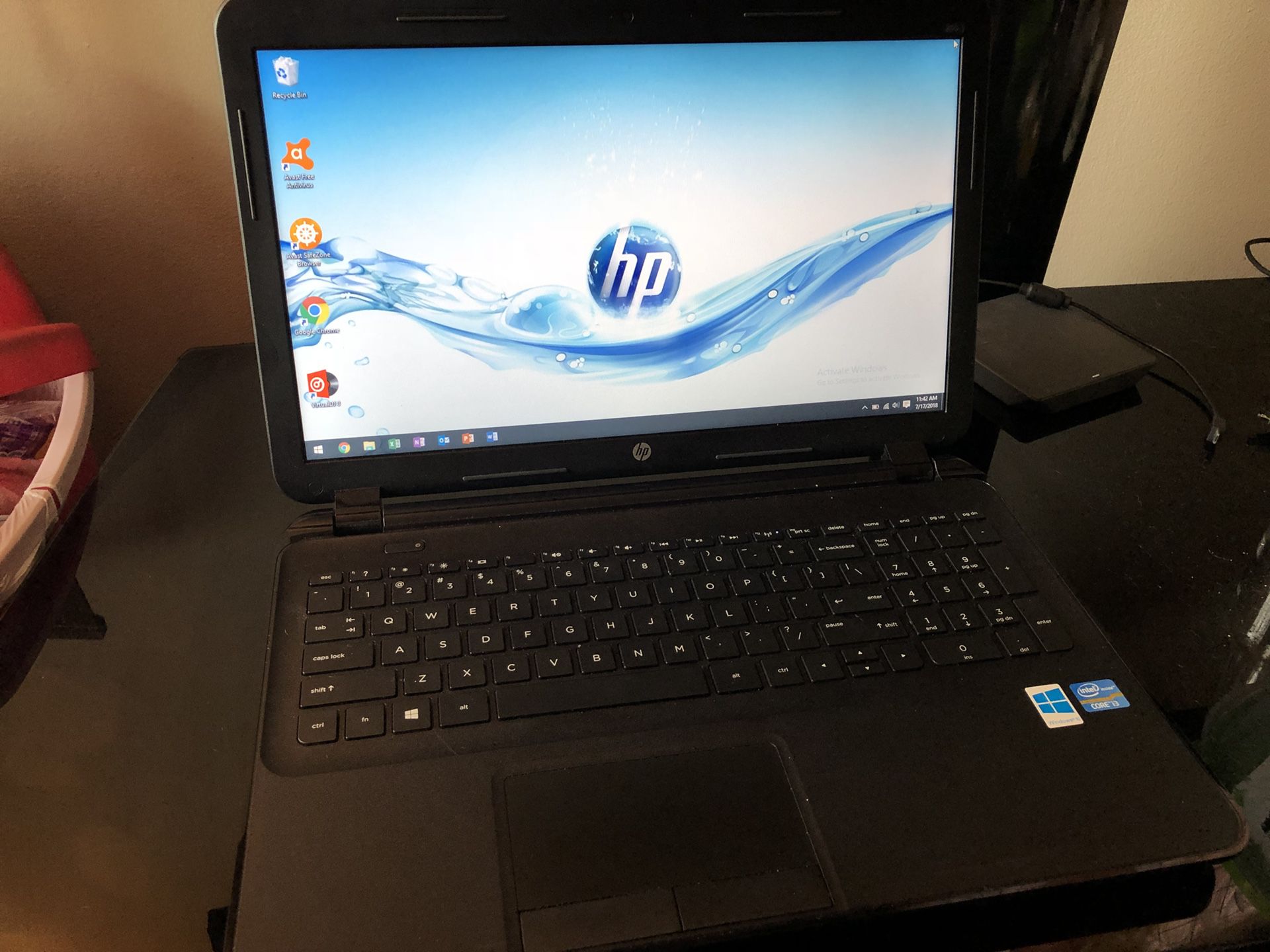 HP laptop w/ computer bag & charger